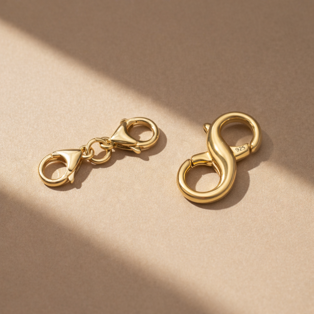 Double-sided lobster clasp